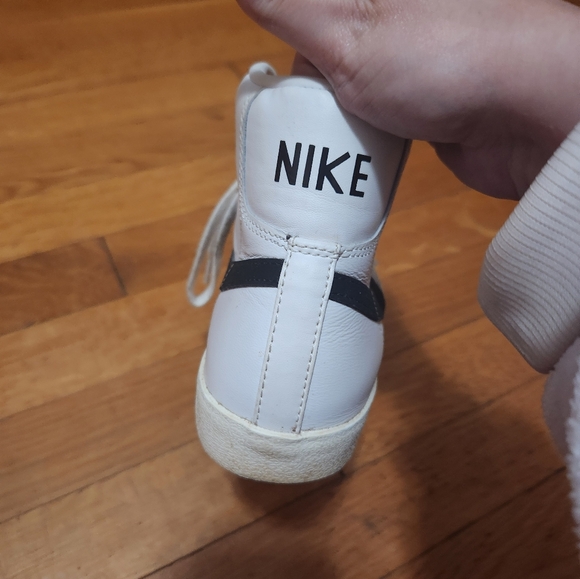 Nike blazers mid 77s size 7.5 only worn twice. - Picture 3 of 7